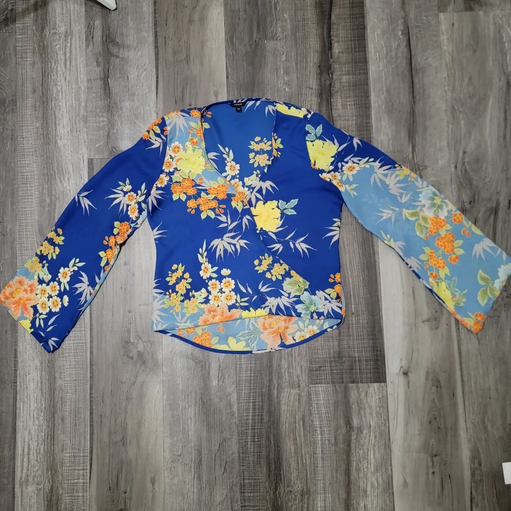 Guess Cross Over Floral Top - Picture 5 of 13